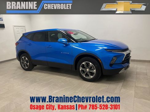 Used 2025 Chevrolet Blazer LT AWD/4WD image 1