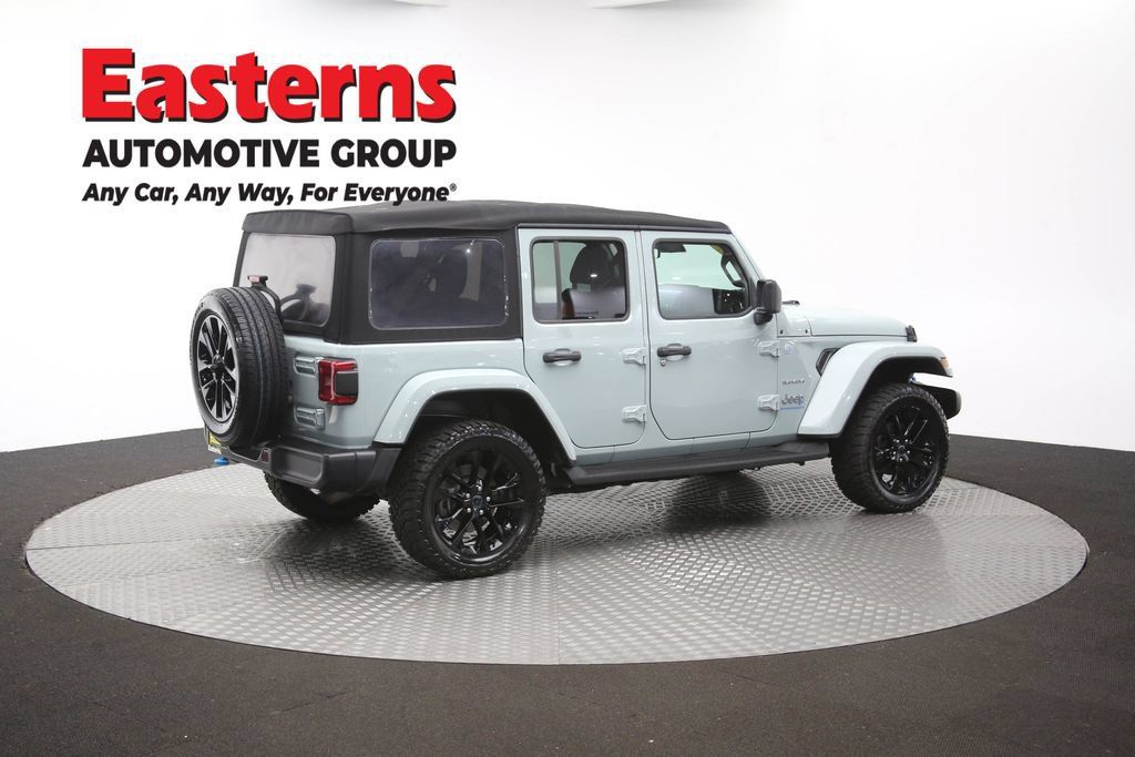 Used 2024 Jeep Wrangler Unlimited Sahara w/ Technology Group AWD/4WD image 42