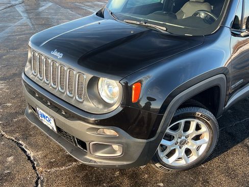 Used 2017 Jeep Renegade Latitude w/ Cold Weather Group image 9