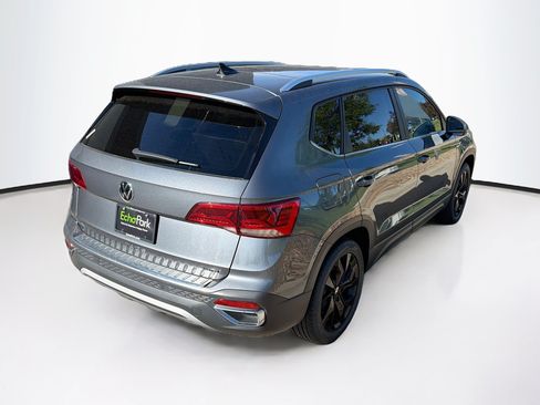 Used 2023 Volkswagen Taos SE w/ Panoramic Sunroof Package AWD/4WD image 9