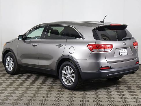 Used 2016 Kia Sorento L FWD image 4