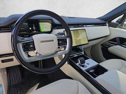 New 2025 Land Rover Range Rover Long Wheelbase SE image 19