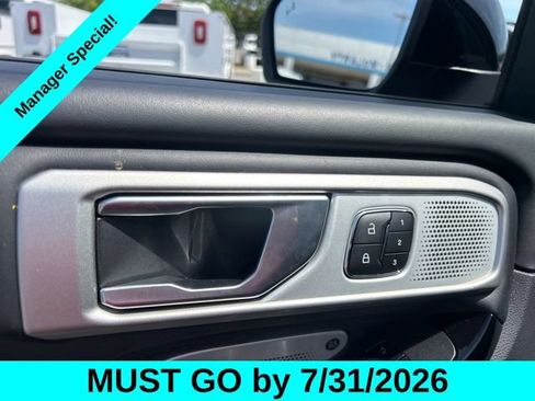 Used 2023 Ford Explorer Platinum w/ Technology Package AWD/4WD image 12