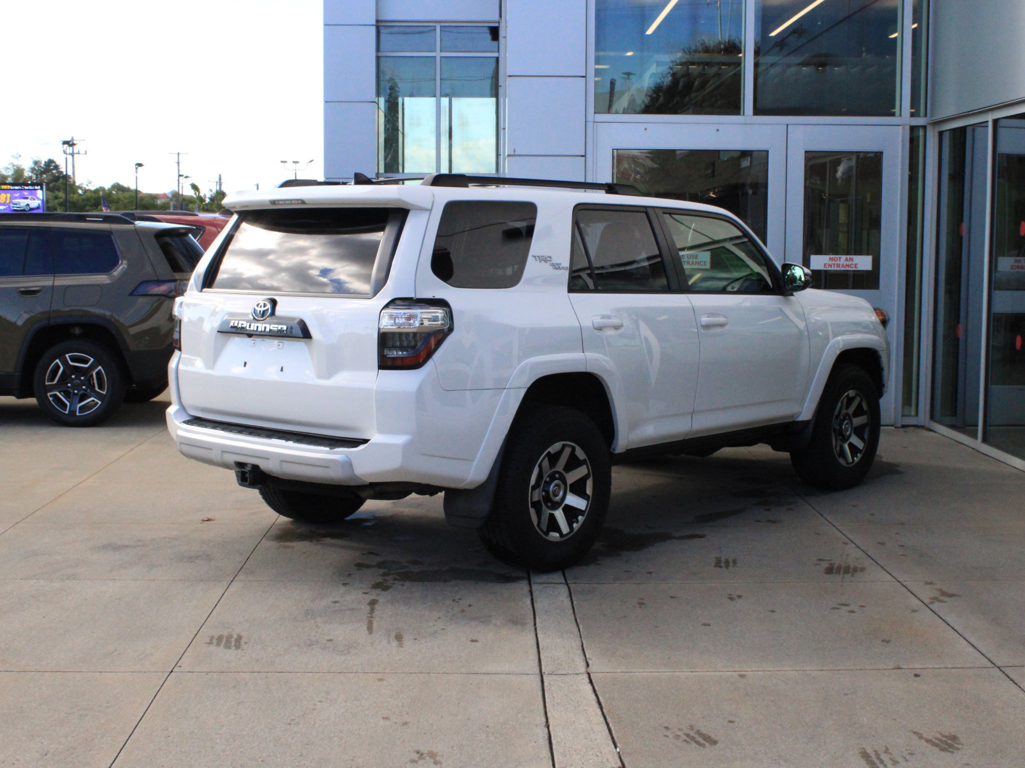Used 2020 Toyota 4Runner TRD Off-Road Premium w/ Moonroof Package AWD/4WD image 6