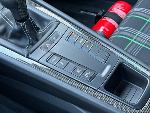 Certified 2016 Porsche 911 R RWD image 23