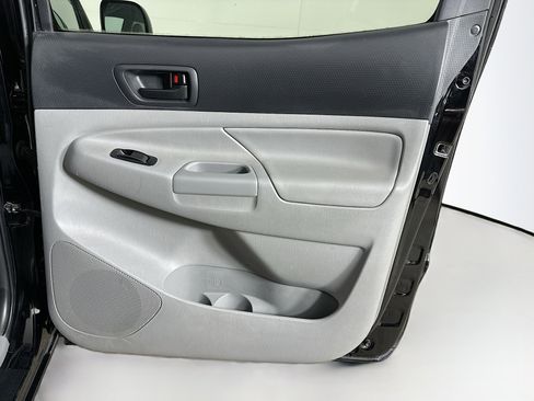 Used 2013 Toyota Tacoma PreRunner image 27