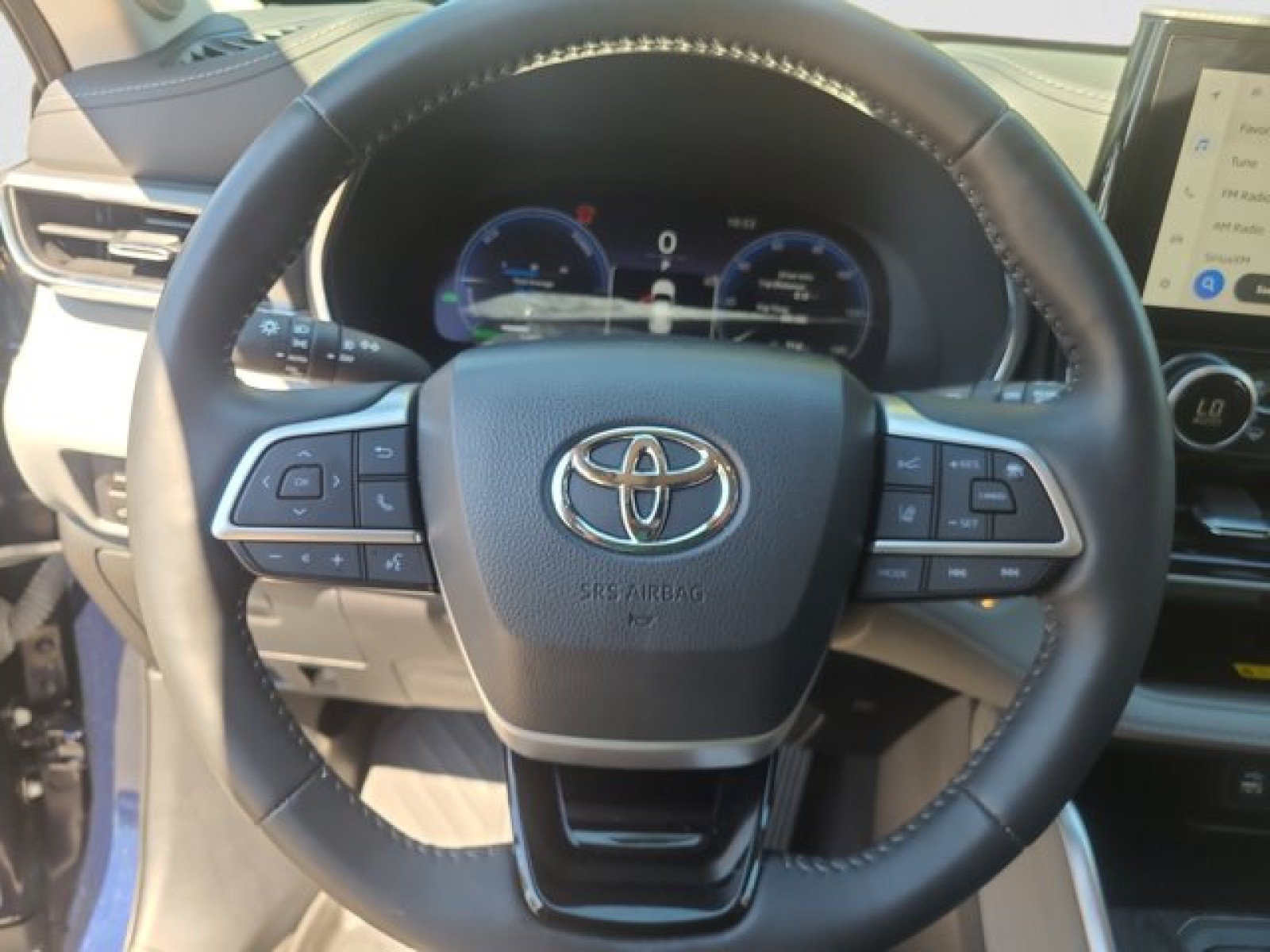 Used 2023 Toyota Highlander Platinum AWD/4WD image 16