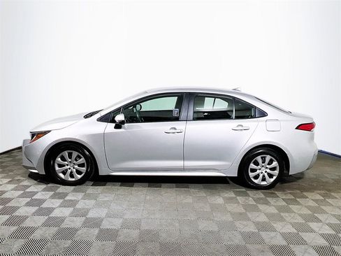 Used 2025 Toyota Corolla LE image 5