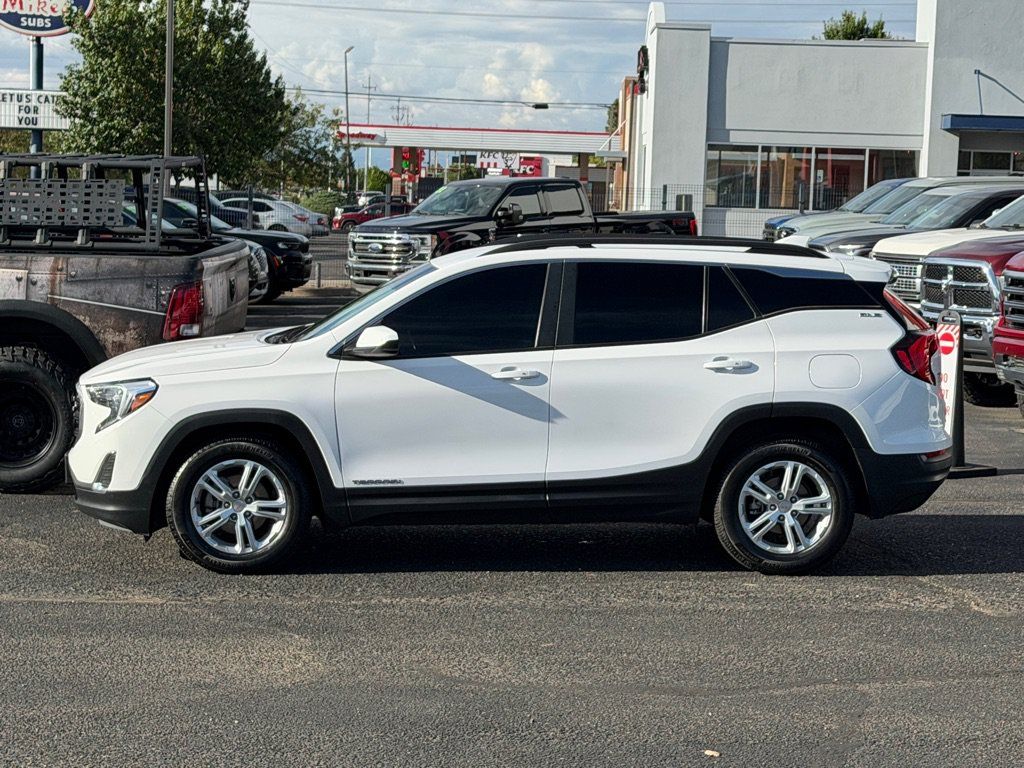 Used 2021 GMC Terrain SLE w/ Driver Convenience Package FWD image 2