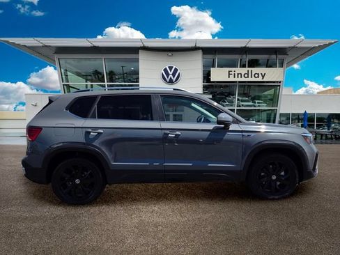 Used 2023 Volkswagen Taos SE AWD/4WD image 8