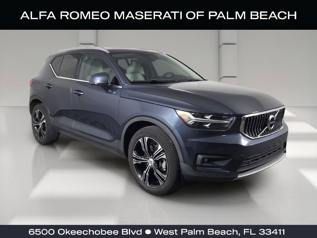 Used 2022 Volvo XC40 T4 Inscription FWD image 1
