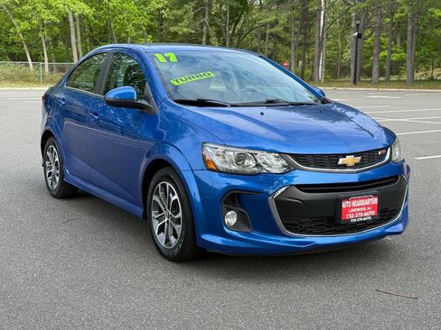 Used 2017 Chevrolet Sonic LT w/ Convenience Package FWD image 3