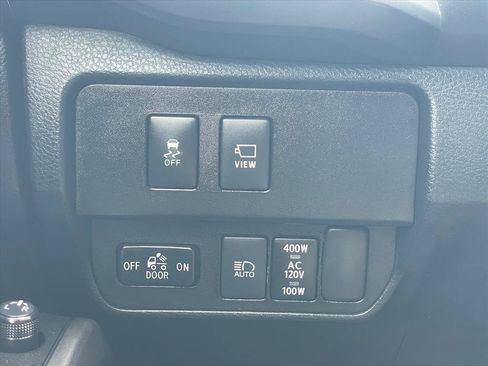 Used 2021 Toyota Tacoma TRD Off-Road w/ TRD Premium Off Road Package AWD/4WD image 19