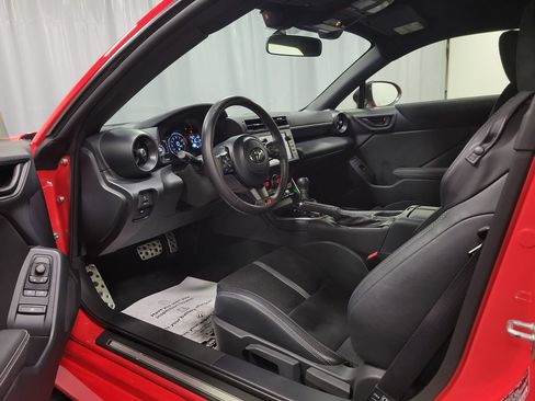 Used 2025 Toyota GR86 Premium w/ ALL Weather Mat Package (TMS) RWD image 12