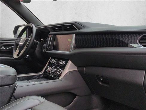 Used 2024 GMC Yukon XL Denali AWD/4WD image 25