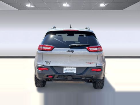 Used 2017 Jeep Cherokee Trailhawk AWD/4WD image 10