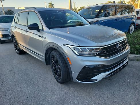 Certified 2022 Volkswagen Tiguan SE R-Line image 2