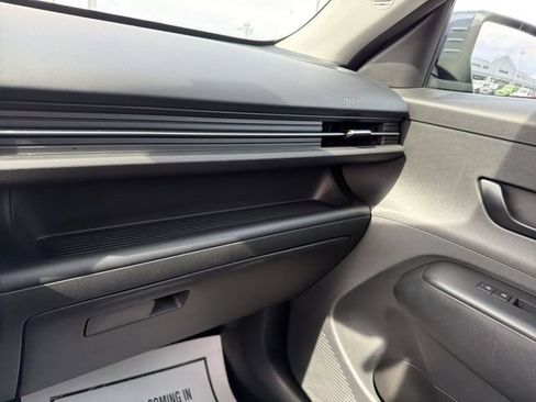 Used 2025 Hyundai Kona SEL image 27