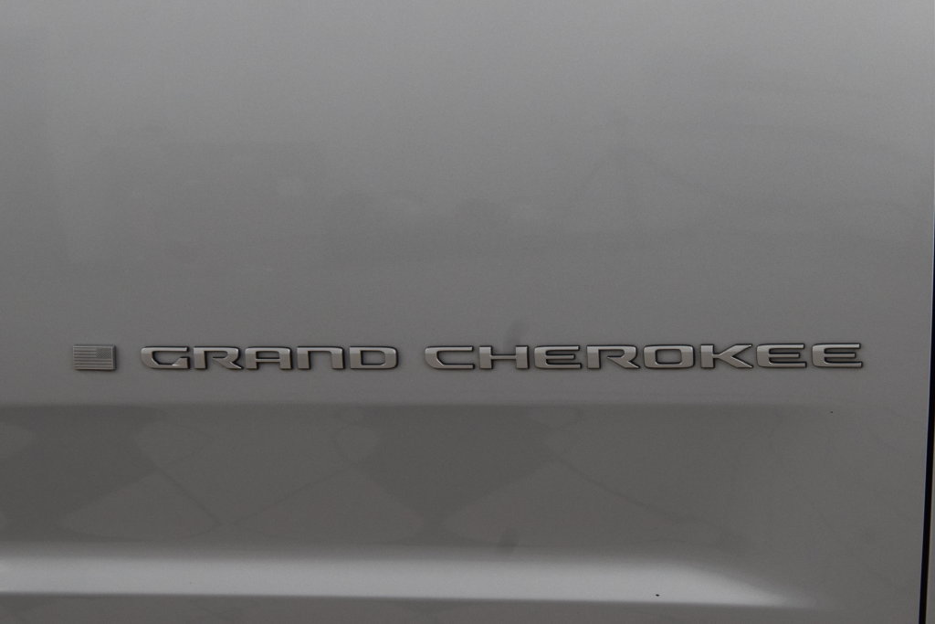 Used 2025 Jeep Grand Cherokee L Limited AWD/4WD image 16