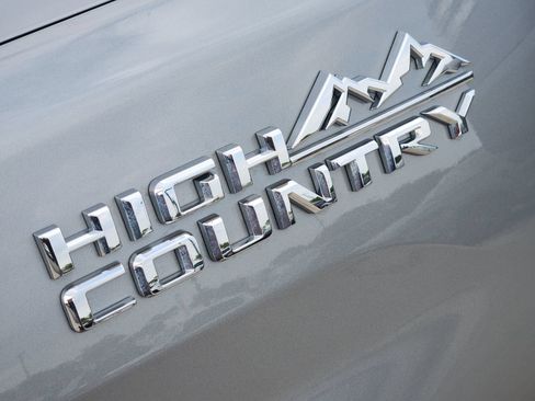 Used 2025 Chevrolet Silverado 2500 High Country w/ High Country Premium Package AWD/4WD image 13