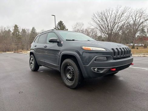 Used 2017 Jeep Cherokee Trailhawk w/ Cold Weather Group image 7