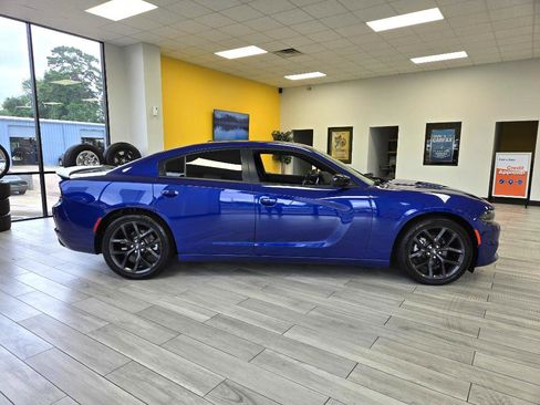 Used 2021 Dodge Charger SXT w/ Blacktop Package image 4