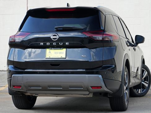 Used 2024 Nissan Rogue SL w/ SL Premium Package FWD image 4