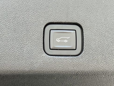Certified 2024 Cadillac XT6 Sport w/ LPO, Floor Liner Package AWD/4WD image 12