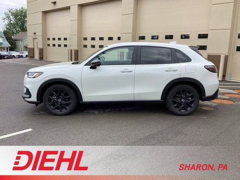 Used 2025 Honda HR-V Sport image 4