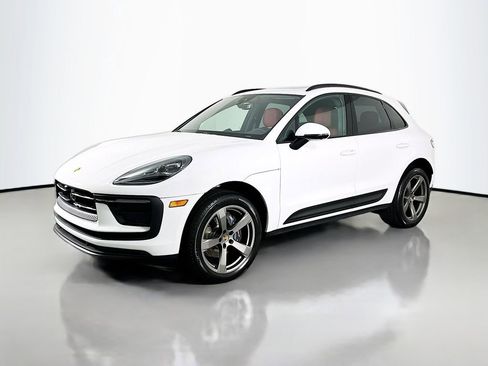 Certified 2025 Porsche Macan AWD/4WD image 1