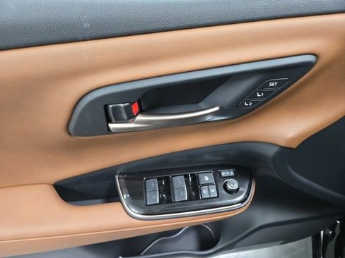 New 2025 Toyota Crown Signia image 22