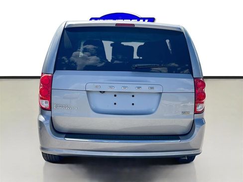 Used 2019 Dodge Grand Caravan SE image 6