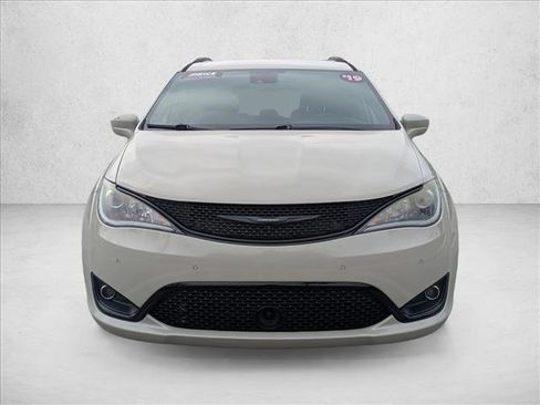 Used 2019 Chrysler Pacifica Touring-L Plus w/ Advanced Safetytec Group image 2