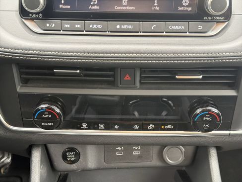 Used 2024 Nissan Rogue SV AWD/4WD image 18