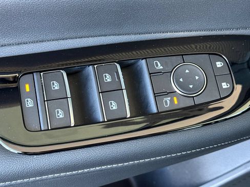 Certified 2025 Nissan Murano SV FWD image 14