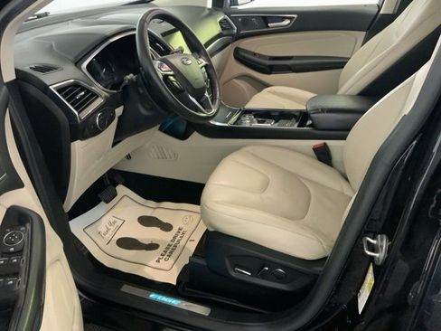 Used 2019 Ford Edge Titanium image 17