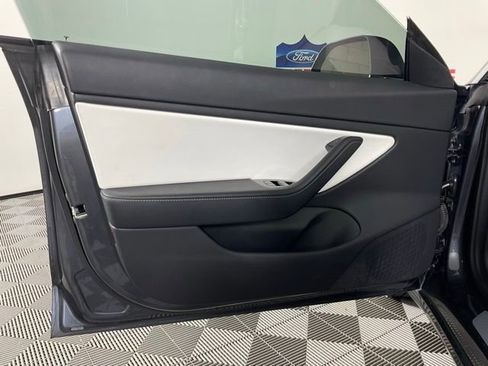 Used 2018 Tesla Model 3 Long Range image 12