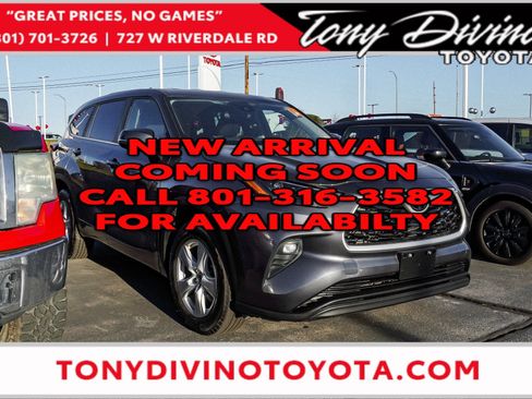 Used 2023 Toyota Highlander LE image 1