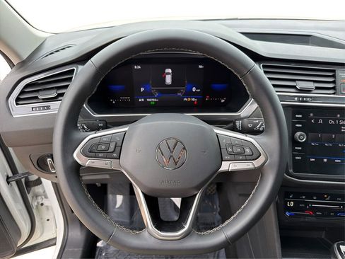 Used 2022 Volkswagen Tiguan SE FWD image 17