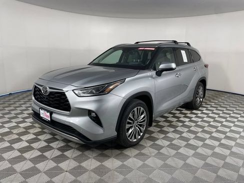Used 2021 Toyota Highlander Platinum AWD/4WD image 1