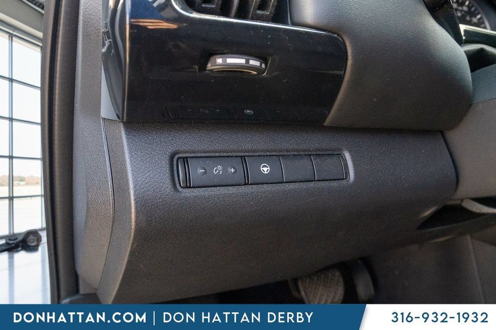 Used 2024 Nissan Pathfinder SV AWD/4WD image 16