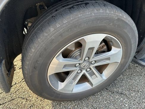 Used 2025 Honda Pilot EX-L image 9