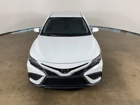 Used 2023 Toyota Camry SE image 4