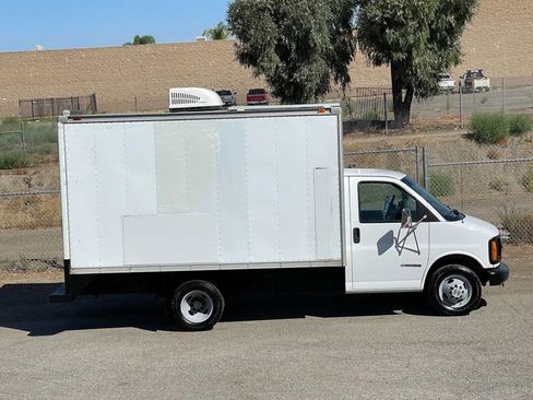 Used 2000 Chevrolet Express 3500 image 4
