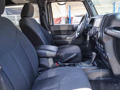 Used 2018 Jeep Wrangler Sport AWD/4WD image 19