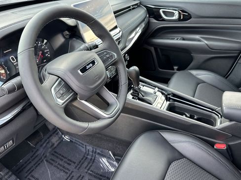 New 2026 Jeep Compass Latitude image 11
