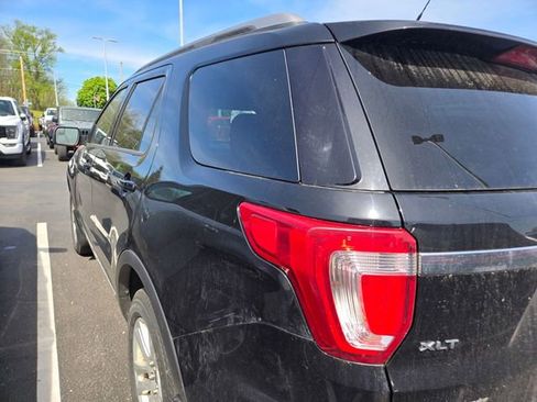 Used 2018 Ford Explorer XLT w/ Equipment Group 202A AWD/4WD image 5