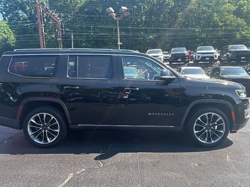 Certified 2022 Jeep Wagoneer Series III w/ Premium Group I AWD/4WD image 4