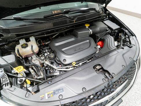 Used 2024 Chrysler Pacifica Touring-L image 34