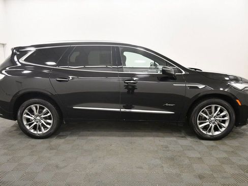 Used 2023 Buick Enclave Avenir image 9
